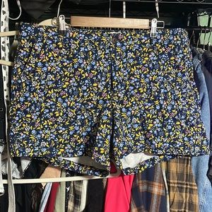 Floral zip up city shorts